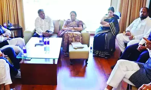 सीट बंटवारे के लिए बैठे भाजपा - शिवसेना