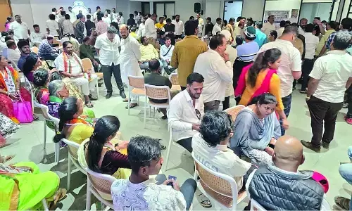 राष्ट्रवादी कांग्रेस पार्टी के दोनों गुटों के कार्यालयों में दावेदारों की भारी भीड़