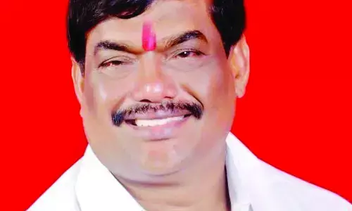 आयारामों की भीड़ ने बढ़ाई निष्ठावानों की चिंता