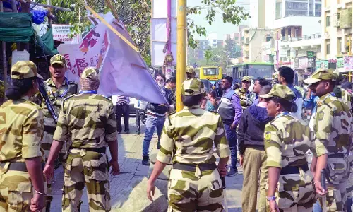 हरकत में आया प्रशासन,  एक दिन में 4,819 अवैध फ्लेक्स पर कार्रवाई