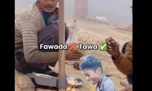 शख्स ने रोटी बनाने की जगह ऐसी अजीबोगरीब का किया इस्तेमाल, लोगों के उड़ गए होश शख्स ने रोटी बनाने की जगह ऐसी अजीबोगरीब का किया इस्तेमाल, लोगों के उड़ गए होश