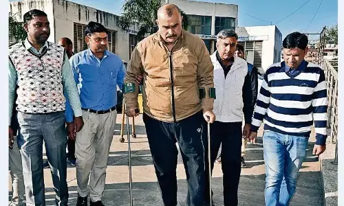 सीजीएसटी असिस्टेंट कमिश्नर व इंस्पेक्टर कोर्ट में पेश, मिली पांच दिन की रिमांड