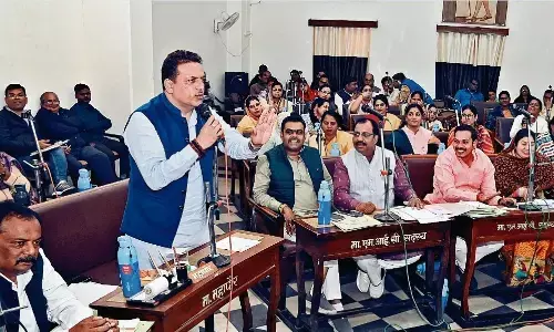 टैक्स गणना और वसूली पर उलझा सदन, हंगामा