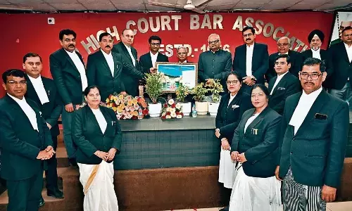 वकालत एक ऐसा प्रोफेशन है जिसके लिए पहले पढ़ना पड़ता है फिर लड़ना पड़ता है