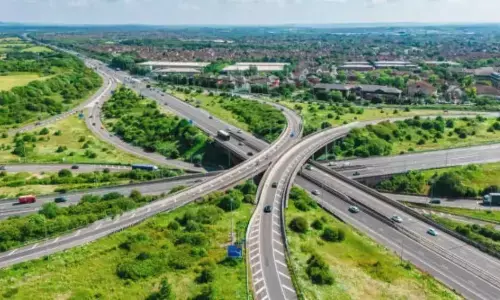 79,716 करोड़ से 1770 किमी के 6 ग्रीनफील्ड एक्सप्रेस-वे और 72 हजार 966 करोड़ की 6736 किमी सड़कें बनाने का लक्ष्य