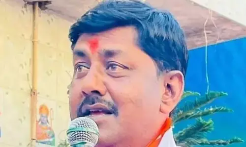 बिजली अधिकारियों को पेड़ से बांध दो बिजली चोरी मामले में VCR कर्मचारियों को दी अजीबोगरीब नसीहत