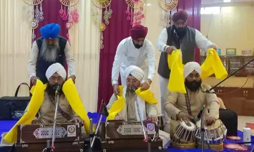 बच्चों ने सुनाई कविताएं, जीते पुरस्कार, भाई बलबीर सिंह जी ने कहा – बच्चों को इतिहास की किताबें पढ़ाएं