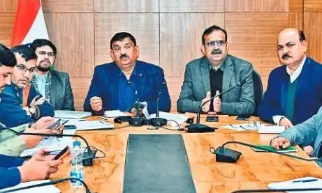 जिन किसानों के बैंक अकाउंट में गलती से राशि ट्रांसफर हुई, उसकी वसूली की जाए