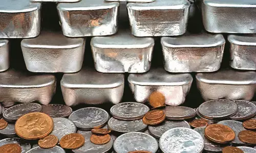 रोज बन रहे नए रिकॉर्ड, गोल्ड 1100 रुपए बढ़कर 1.33 लाख प्रति 10 ग्राम हुआ