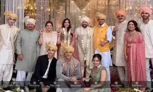 भाई की शादी में ऋतिक रोशन ने दोनों बेटों के साथ किया जमकर डांस, रोशन परिवार ने मनाया जश्न, गर्लफ्रेंड सबा हुई बीमार