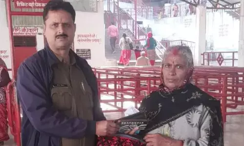 पश्चिम बंगाल की महिला दर्शनार्थी का गुमा पर्स