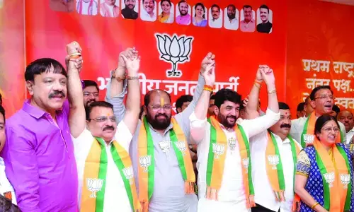 ठाकरे  शिवसेना को बड़ा झटका, भाजपा के हुए पूर्व नगरसेवक पृथ्वीराज सुतार और संजय भोसले