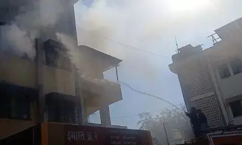 जिला अस्पताल में लगी आग , मासूम बच्चों समेत 33 लोगों को सुरक्षित बाहर निकाला