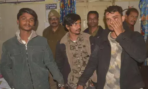 टेंट हाउस गोदाम में चोरी कर भाग रहे 3 आरोपी गिरफ्तार