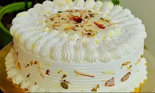 न्यू ईयर पर बनाएं रबड़ी केक, सेलिब्रेशन का मजा हो जाएगा दुगना, यहां सीखें बनाना