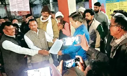 हर्रई में आंदोलन, बीईओ के खिलाफ शिक्षकों ने खोला मोर्चा