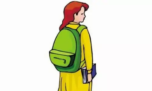 परीक्षा के ऐन वक्त पर कॉलेज ने छात्राओं से मांग ली फीस