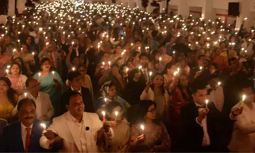 विनयार्ड वर्कर्स चर्च, दापोड़ी में श्रद्धा एवं गरिमा के साथ क्रिसमस का आयोजन
