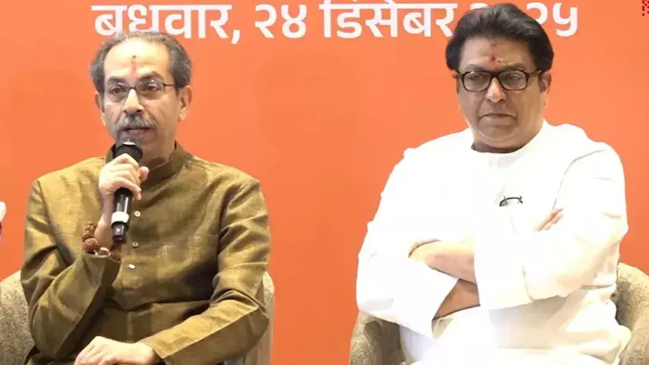 बुधवार को उद्धव-राज गठबंधन का जश्न मना रहे, मनसे नेता गुरुवार को परिवार सहित भाजपा में शामिल