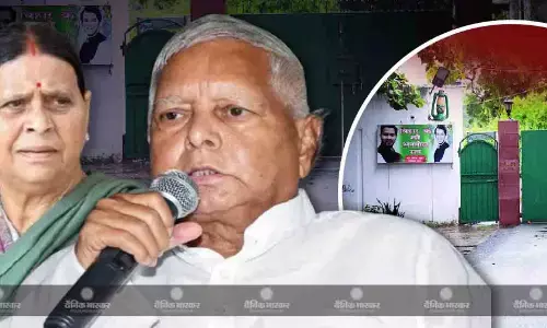 1 महीने पहले नोटिस जारी होने के बाद अब खाली हो रहा राबड़ी देवी का आवास, आधी रात पहुंची पिकअप गाड़ियां