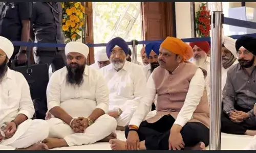 जबतक सूरज चांद है, तबतक हमारी आने वाली पीढ़ियां गुरु साहिब के सामने शीश झुकाती रहेंगी - देवेंद्र फडणवीस