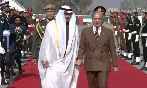 पाकिस्तान के दौरे पर पहुंचे UAE राष्ट्रपति, 21 तोपों की दी सलामी, द्विपक्षीय संबंधों पर होगी चर्चा