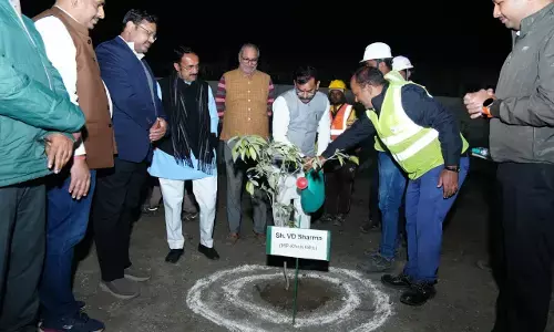 जेके सीमेण्ट कंपनी में हुआ सांसद व विधायक पन्ना का आगमन, आईटीआई छात्रों को हेलमेट व जरूरतमंदों को वितरित किये गये कंबल