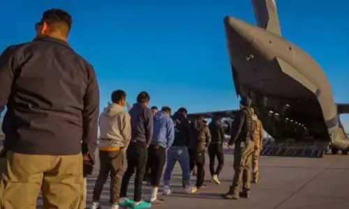 अमेरिका नहीं बल्कि इस खाड़ी देश से सबसे ज्यादा भारतीय हुए डिपोर्ट, MEA ने किया चौंकाने वाला खुलासा