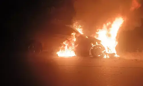 नागपुर से देवी दर्शन के लिए आए थे कार सवार, हाइवे पर पलक झपकते ही लपटों से घिर गई थी गाड़ी