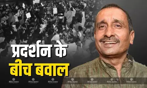 कुलदीप सेंगर के समर्थन में उतरे लोग, विरोध प्रदर्शन कर रही भीड़ संग भारी झड़प, जंतर-मंतर के बाहर बवाल