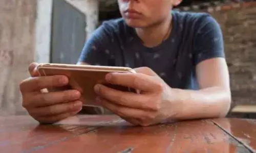 मोबाइल की लत से पाना चाहते हैं छुटकारा? जानें कैसे छुटेगी सालों पुरानी आदत?