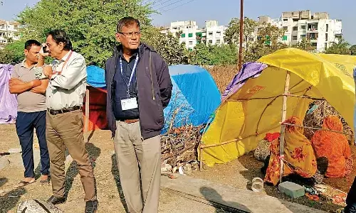 माता - पिता के बीच सोई आठ माह की बच्ची को उठा ले गया जानवर, नोंचकर खा लिया