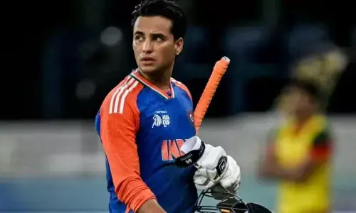 मैदान पर आया अभिषेक शर्मा का तूफान, एक के बाद लगाए 45 छक्के, गेंदबाजों के साथ कोच भी रह गया हैरान