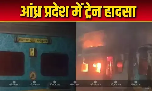 टाटा-एर्नाकुलम एक्‍सप्रेस में लगी बड़ी आग, जलकर खाक हुए 2 डिब्बे, 1 की मौत