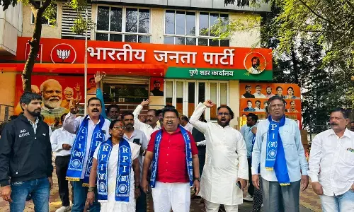 भाजपा शहर कार्यालय के सामने रिपब्लिकन कार्यकर्ताओं का धरना प्रदर्शन