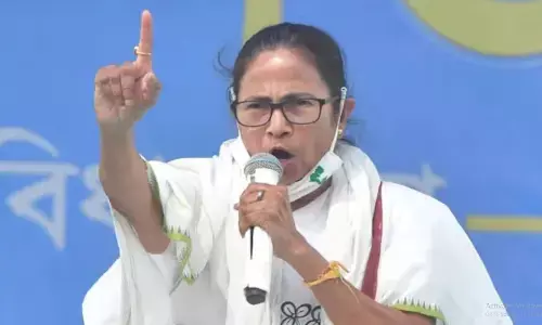 पश्चिम बंगाल CM ने की बड़ी घोषणा, केंद्र सरकार पर आरोप लगाते हुए गंगासागर में पुल बनाने की कही बात