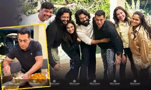 सलमान खान ने राम चरण के साथ दिए पोज, अपने हाथों से रितेश देशमुख के लिए बनाई भेल, बर्थडे की इनसाइड पिक्स वायरल