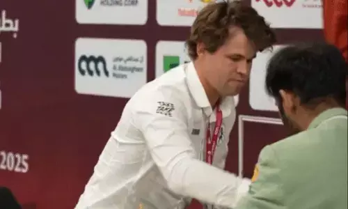 भारतीय प्लेयर से हारे वर्ल्ड चैंपियन कार्लसन, गुस्से में टेबल पर पटका हाथ, देखें वीडियो