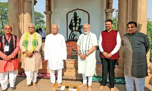 बार-बार बम की कोरी अफवाह, भांडेवाड़ी में धधकी थी आग, मोदी का संघ और संविधान को नमन