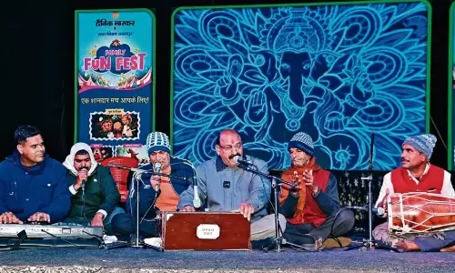 बुंदेली गीतों की छाई छटा...भा रहे स्वादिष्ट पकवान भी