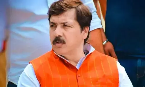 उत्तर प्रदेश में पूर्व सांसद के खिलाफ FIR दर्ज, पुलिस अधिकारी को किया लाईन हाजिर