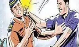 दंडात्मक कार्रवाई से नाराज युवकों ने यातायात पुलिस हवलदार से की मारपीट