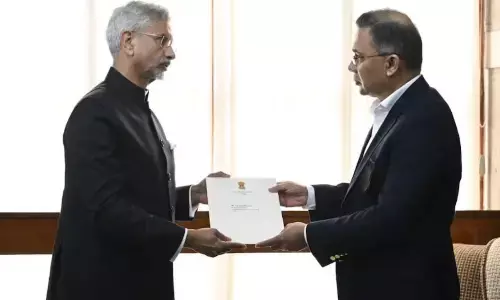 बांग्लादेश की पूर्व पीएम की अंतिम विदाई में शामिल हुए जयशंकर, तारिक रहमान को पीएम मोदी का लिखा पत्र सौंपा