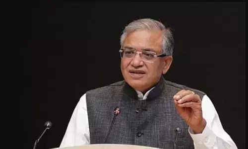 कानून को अपने हाथ में लेने... चुनाव आयोग ने टीएमसी नेता के आरोपों का दिया जवाब कानून को अपने हाथ में लेने... चुनाव आयोग ने टीएमसी नेता के आरोपों का दिया जवाब