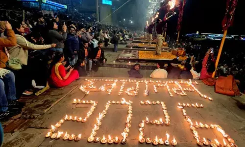 नए वर्ष के जश्न में डूबा भारत, दिल्ली, मुंबई, गोवा से लेकर देश ने ऐसे किया 2026 का स्वागत नए वर्ष के जश्न में डूबा भारत, दिल्ली, मुंबई, गोवा से लेकर देश ने ऐसे किया 2026 का स्वागत