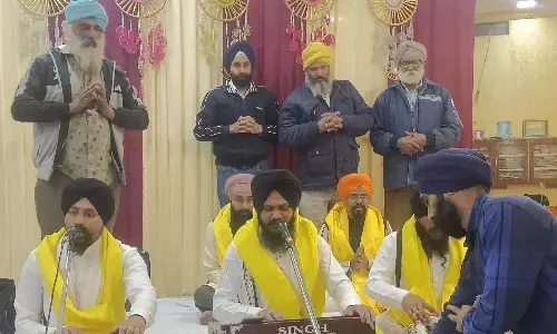 गुरुद्वारा श्री गुरु हरगोबिन्द साहिब जी में कीर्तन करते हुए संगत ने मनाया नववर्ष, बच्चों ने भी लगाई हाजिरी