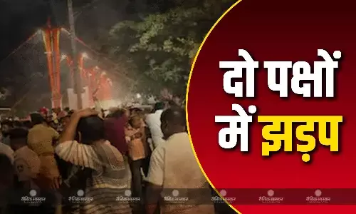 कांग्रेस-केआरपीपी विधायकों के समर्थकों के बीच हिंसक झड़प, 1 की मौत, बल्लारी में पोस्टर लगाने पर विवाद कांग्रेस-केआरपीपी विधायकों के समर्थकों के बीच हिंसक झड़प, 1 की मौत, बल्लारी में पोस्टर लगाने पर विवाद