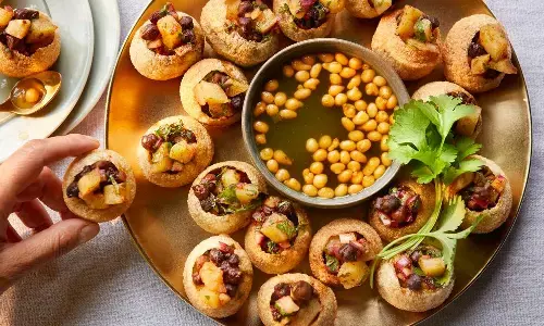 नहीं बनती बाजार जैसी पानी पूरी? ठेले वालों का सीक्रेट जानना चाहते हैं तो ये खबर आपके लिए