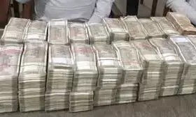 पुणे में चुनावी नाकेबंदी के दौरान 67 लाख रुपये बरामद