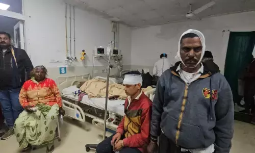 एसडीएम के पीठ दिखाते ही दबंगों ने सहायक सचिव के परिवार पर हमला कर दिया